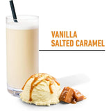 Vaso de batido de proteína sabor vainilla caramelo salado, helado y caramelo al frente.